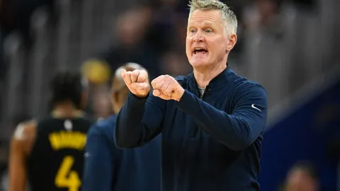 曼联对决纽卡斯尔联杯决赛前瞻：新年首冠争夺战，拉什福德伤情待定！